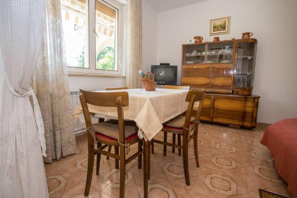 Garden View Apartment In Porec For 2 - 3 Persons Exterior foto